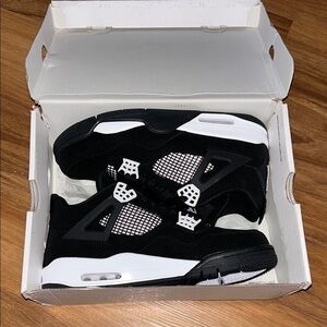 Stylish Black and White Men's Athletic Shoes